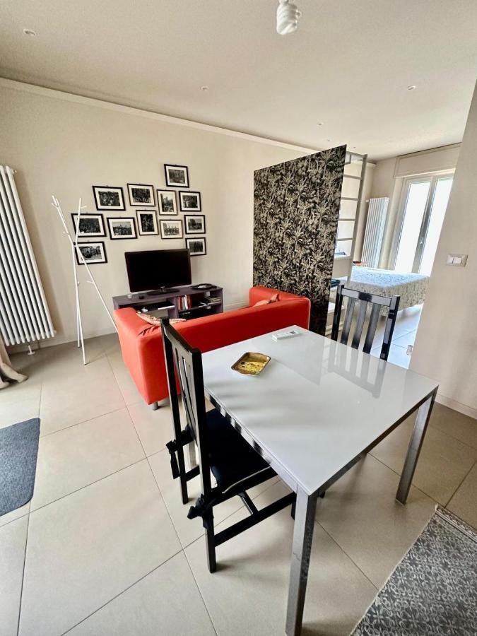 Piccolo Loft In Centro Asti Lägenhet Exteriör bild